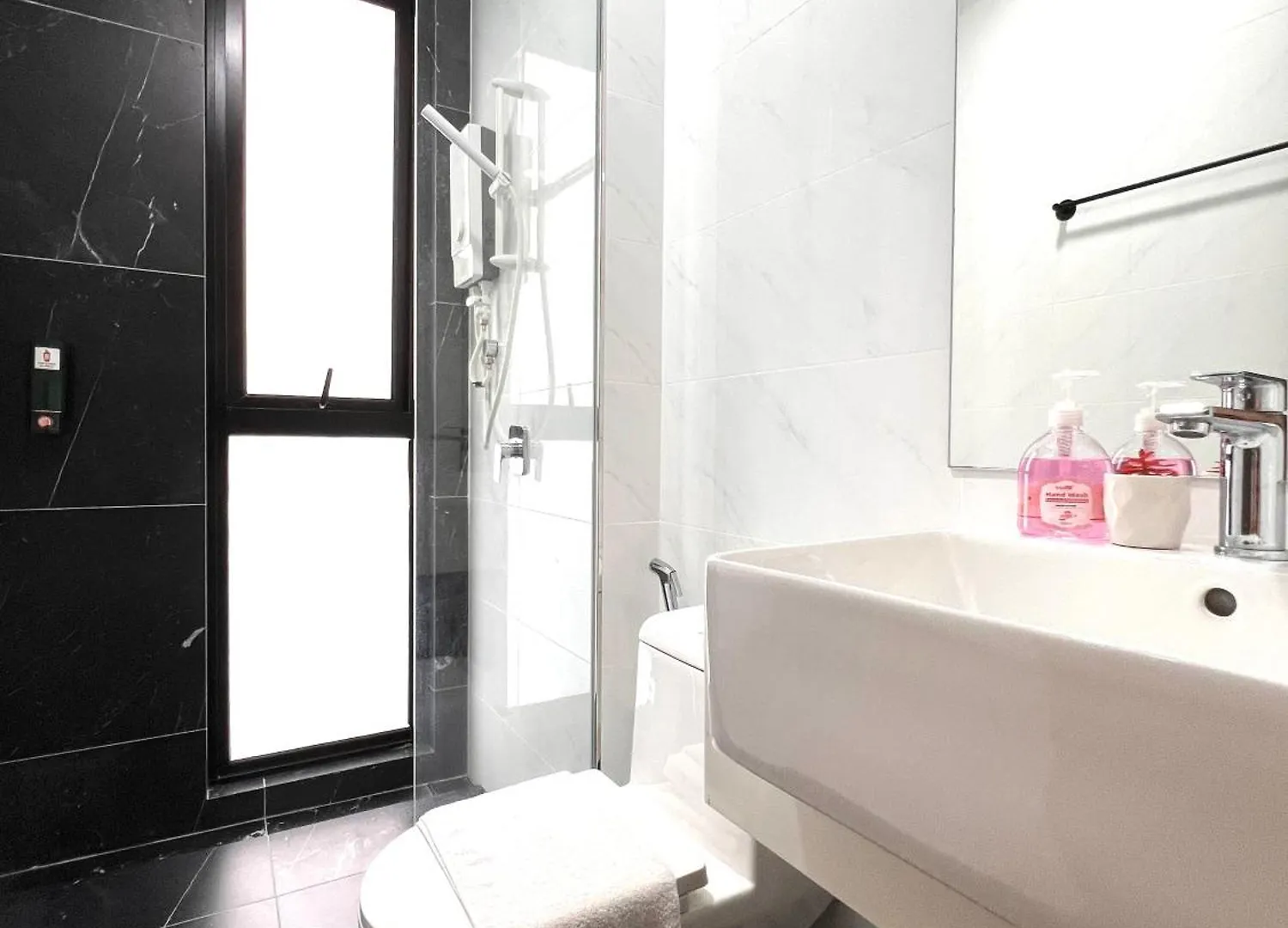 Georgetown Beacon Skypool 9 Pax Family & Baby-Friendly Luxury Suite Penang