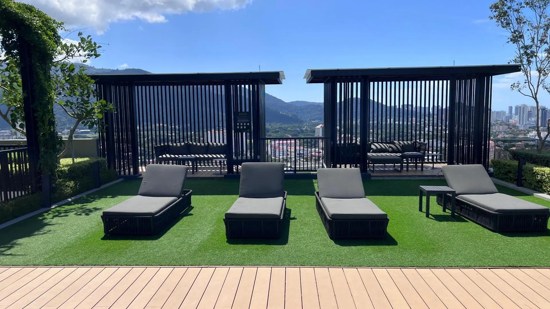 Georgetown Beacon Skypool 9 Pax Family & Baby-Friendly Luxury Suite Penang Apartment George Town